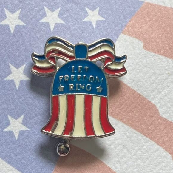 4 Vintage Walt Disney Company Let Freedom Ring Pin 9/11 Remembrance Pins w Cards - Picture 2 of 7